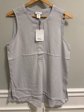 Matteson Sleeveless Round-Neck Tank Top in Light Gray